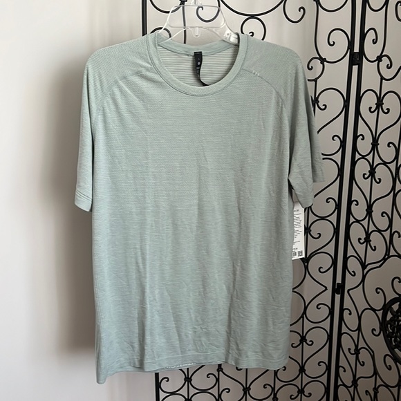 lululemon athletica Other - Metal vent tech shirt